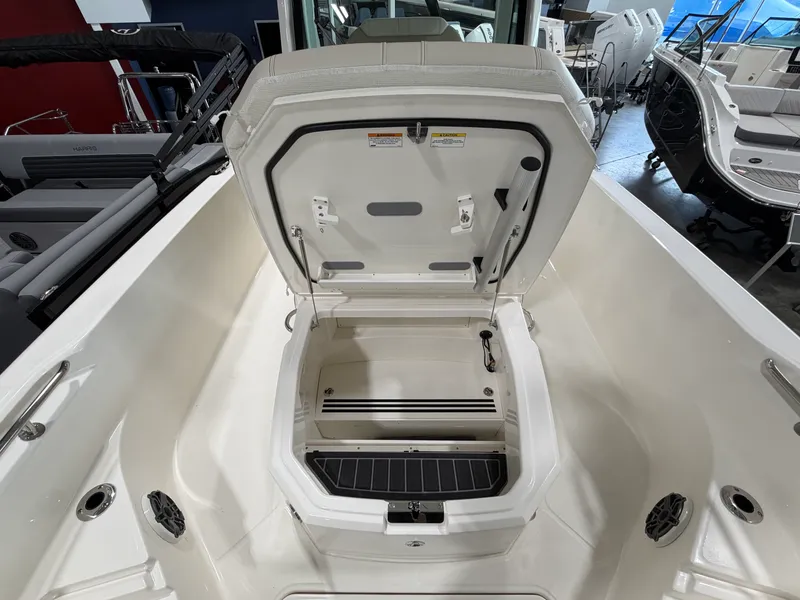 Slide: The Image of Boston Whaler 280 Dauntless 2026 - 26
