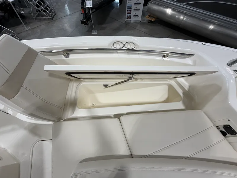 Slide: The Image of Boston Whaler 280 Dauntless 2026 - 28