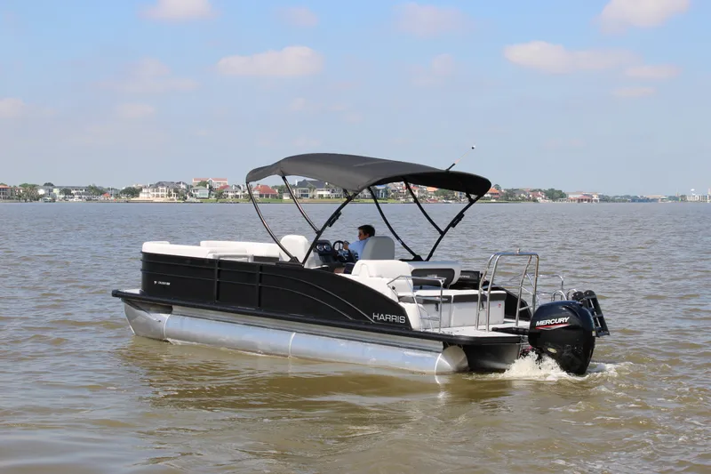Slide: The Image of Harris Cruiser 230 2026 - 11