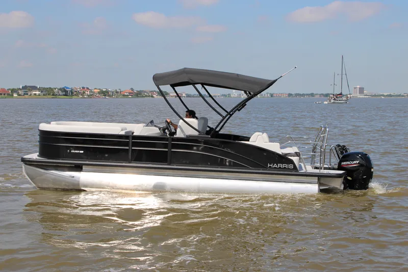 Slide: The Image of Harris Cruiser 230 2026 - 12