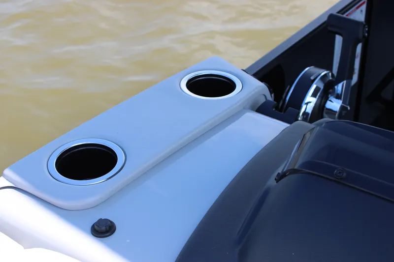 Slide: The Image of Harris Cruiser 230 2026 - 15