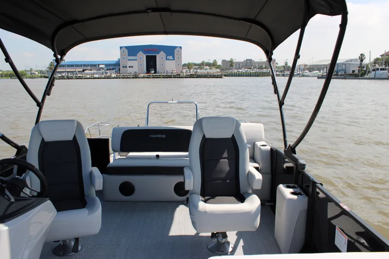 Slide: The Image of Harris Cruiser 230 2026 - 19