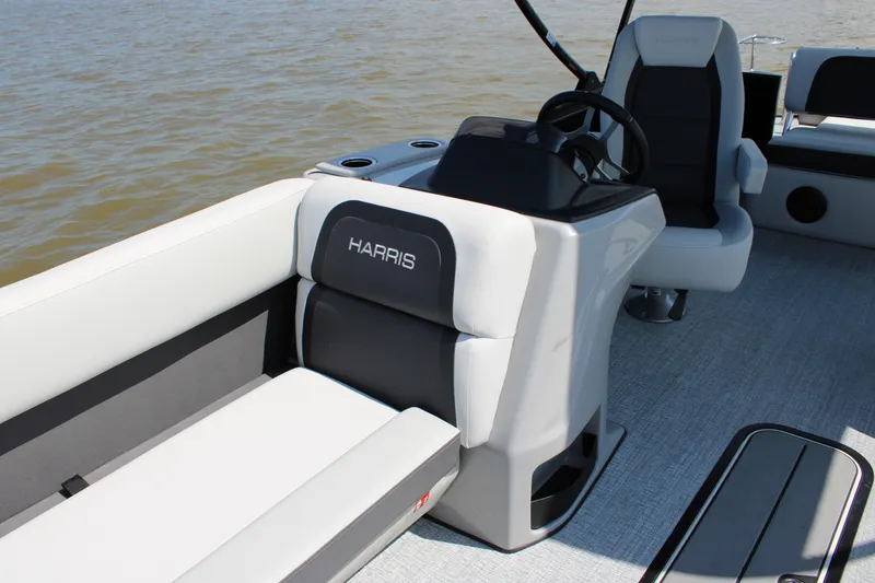 Slide: The Image of Harris Cruiser 230 2026 - 20