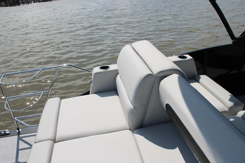 Slide: The Image of Harris Cruiser 230 2026 - 23