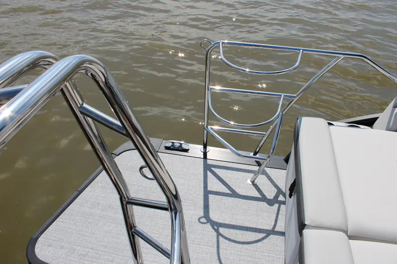 Slide: The Image of Harris Cruiser 230 2026 - 26