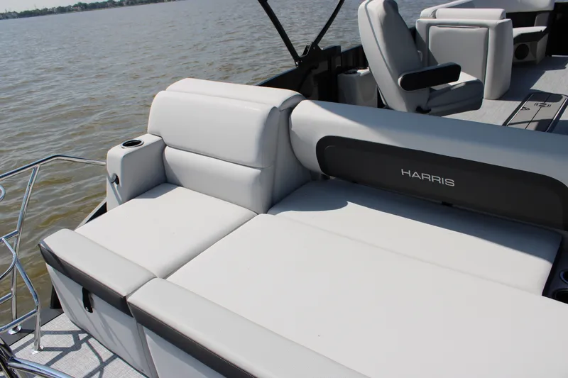 Slide: The Image of Harris Cruiser 230 2026 - 28