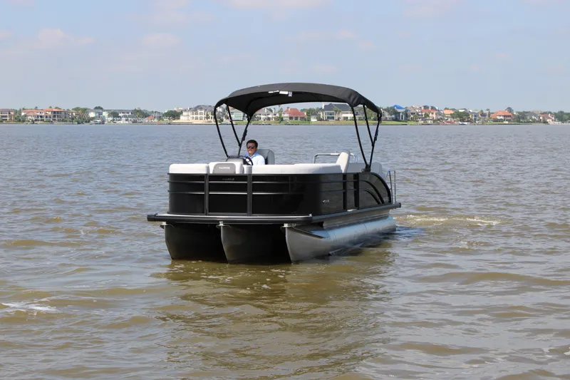 Slide: The Image of Harris Cruiser 230 2026 - 3