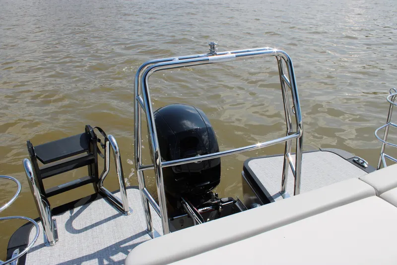 Slide: The Image of Harris Cruiser 230 2026 - 31