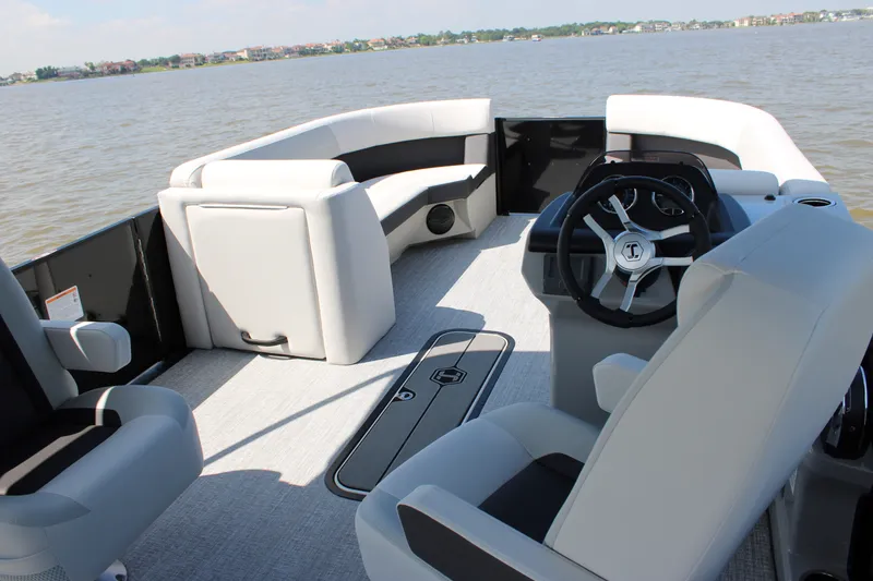 Slide: The Image of Harris Cruiser 230 2026 - 35