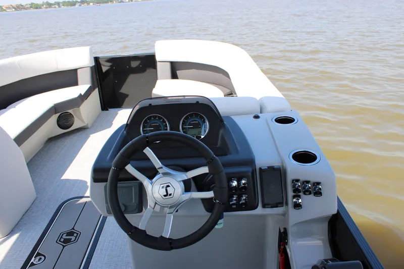 Slide: The Image of Harris Cruiser 230 2026 - 41