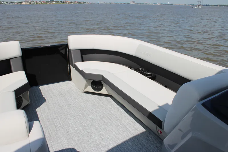 Slide: The Image of Harris Cruiser 230 2026 - 42