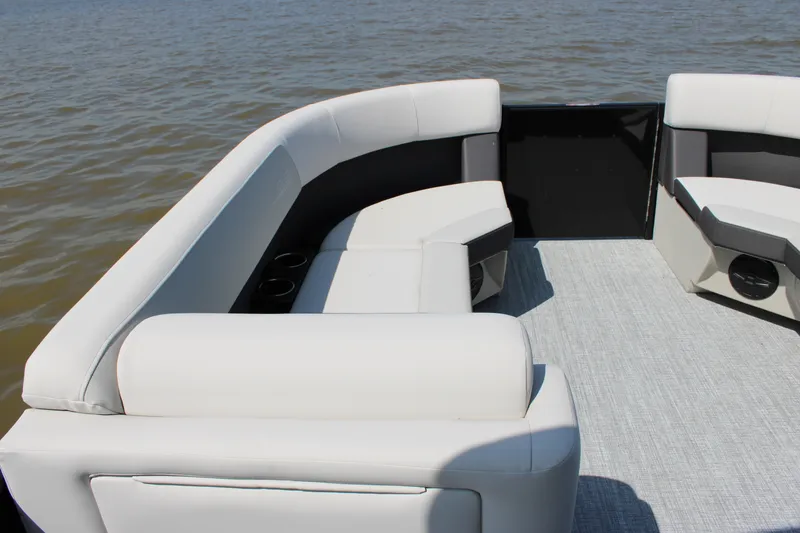 Slide: The Image of Harris Cruiser 230 2026 - 43