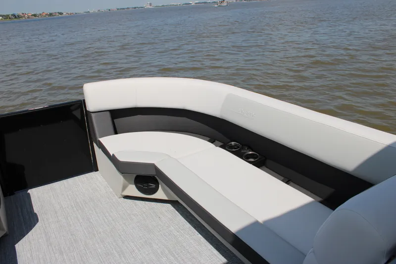 Slide: The Image of Harris Cruiser 230 2026 - 49