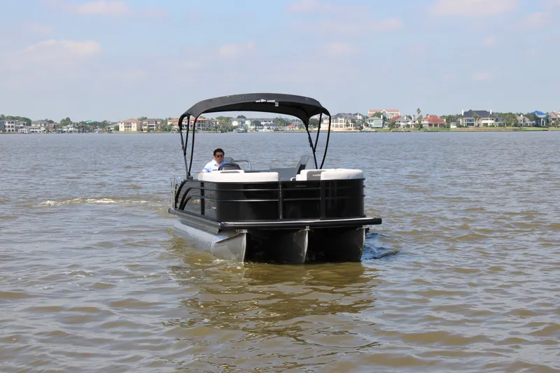 Slide: The Image of Harris Cruiser 230 2026 - 5
