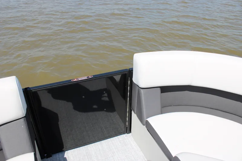 Slide: The Image of Harris Cruiser 230 2026 - 50