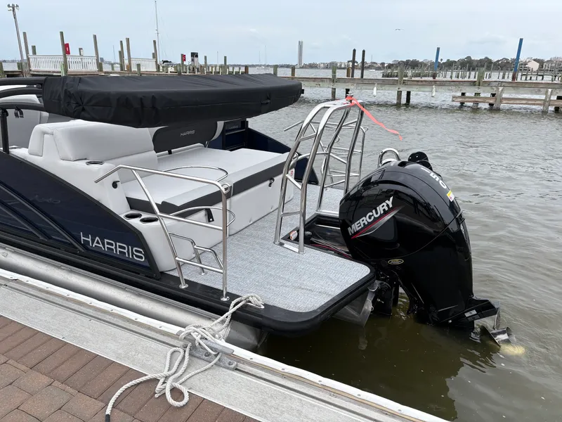 Slide: The Image of Harris Cruiser 230 2026 - 15