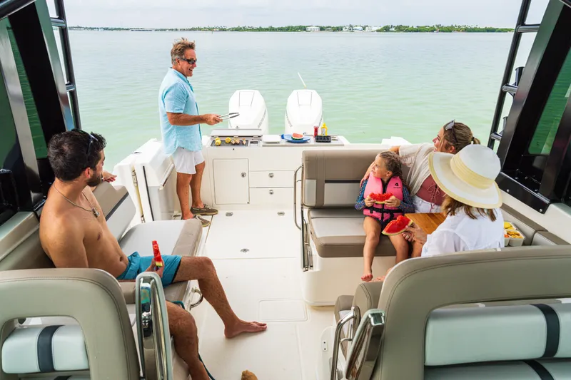 Slide: The Image of Boston Whaler 330 Vantage 2026 - 15