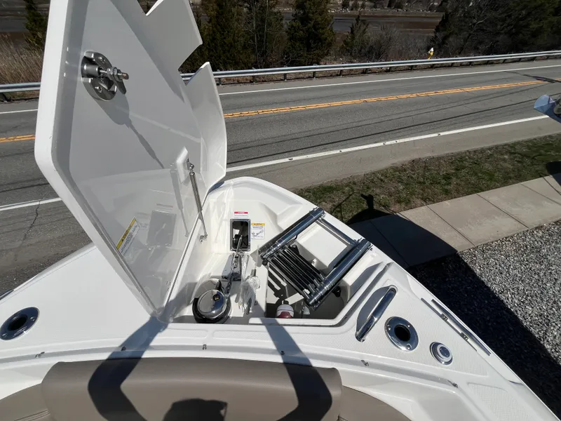 Slide: The Image of Boston Whaler 330 Vantage 2026 - 37