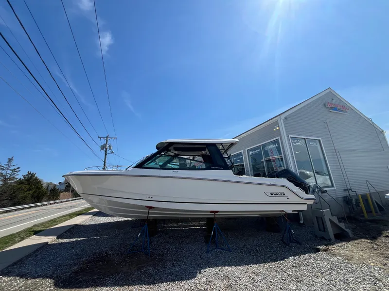Slide: The Image of Boston Whaler 330 Vantage 2026 - 41