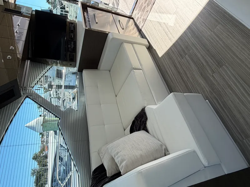 Slide: The Image of Cruisers Yachts 50 CANTIUS 2020 - 11