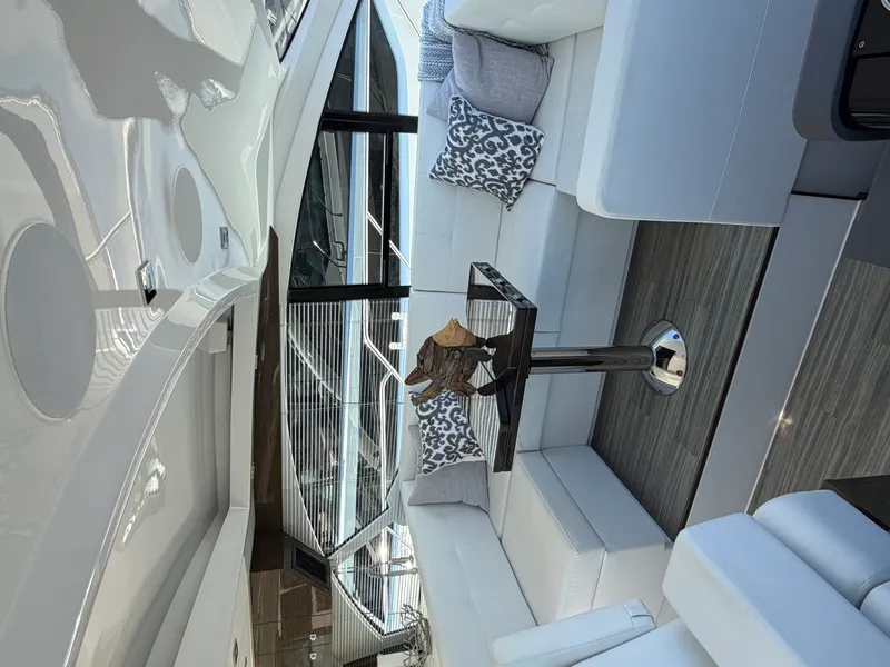 Slide: The Image of Cruisers Yachts 50 CANTIUS 2020 - 12