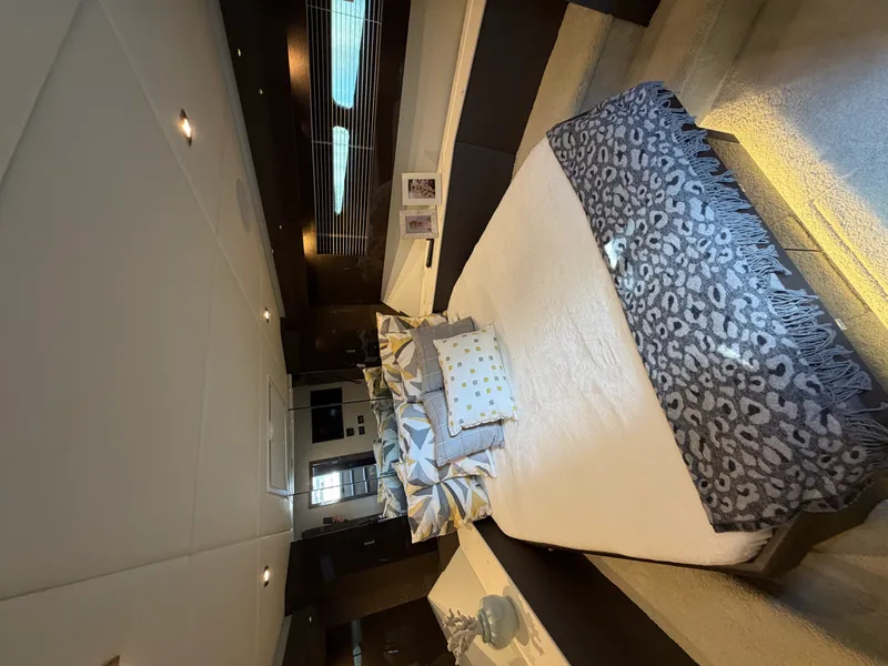 Slide: The Image of Cruisers Yachts 50 CANTIUS 2020 - 17