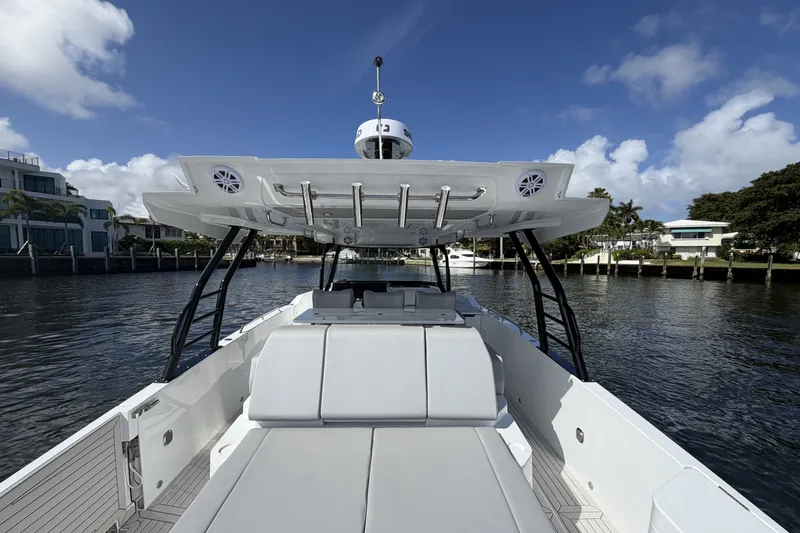 Slide: The Image of Cruisers 38 VTR 2026 - 18