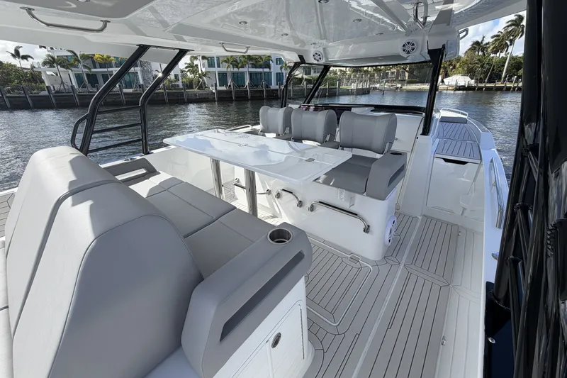 Slide: The Image of Cruisers 38 VTR 2026 - 30