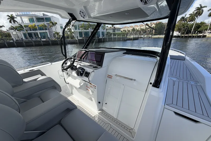 Slide: The Image of Cruisers 38 VTR 2026 - 32
