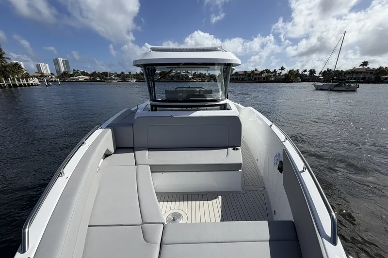 Slide: The Image of Cruisers 38 VTR 2026 - 39