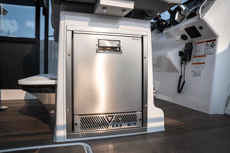 Slide: The Image of Cruisers Yachts 38 VTR EC 2026 - 11