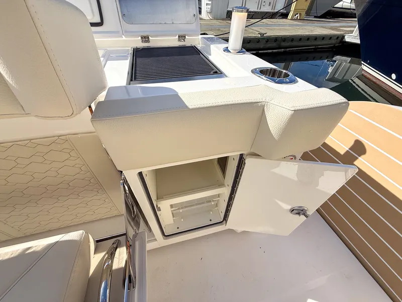 Slide: The Image of Tiara 43 LE 2026 - 27