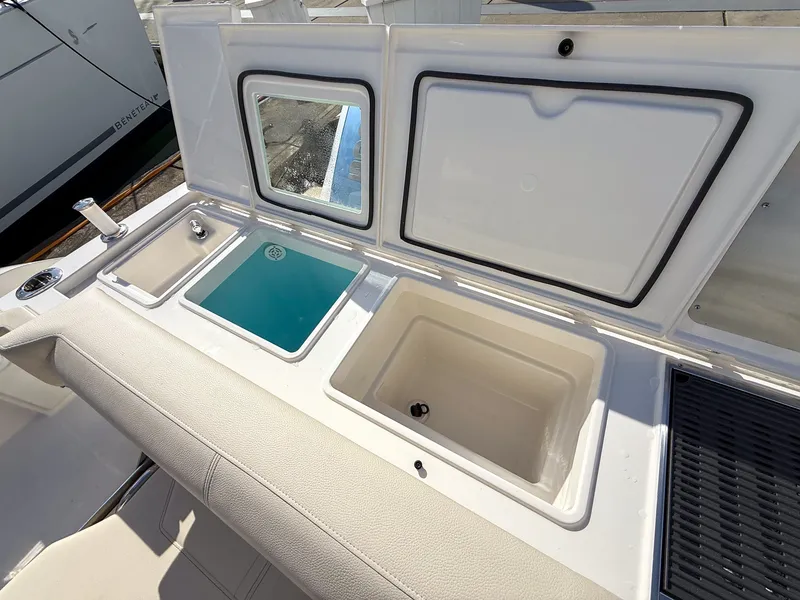 Slide: The Image of Tiara 43 LE 2026 - 28