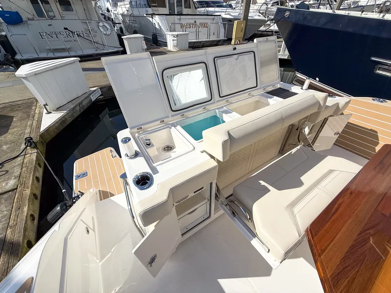 Slide: The Image of Tiara 43 LE 2026 - 29