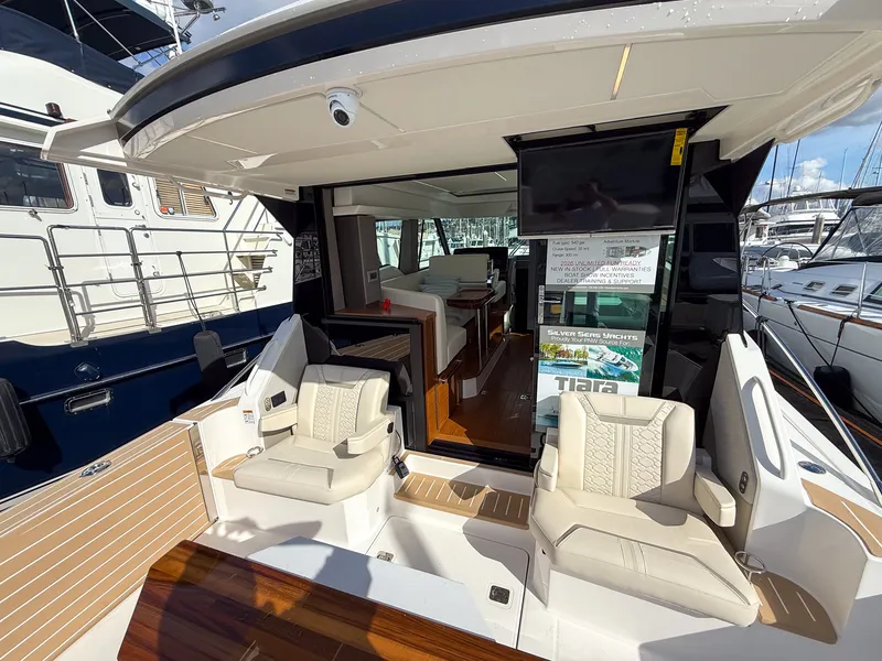 Slide: The Image of Tiara 43 LE 2026 - 32