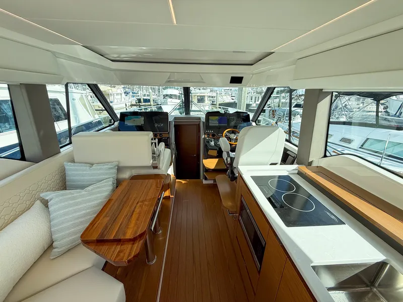 Slide: The Image of Tiara 43 LE 2026 - 35