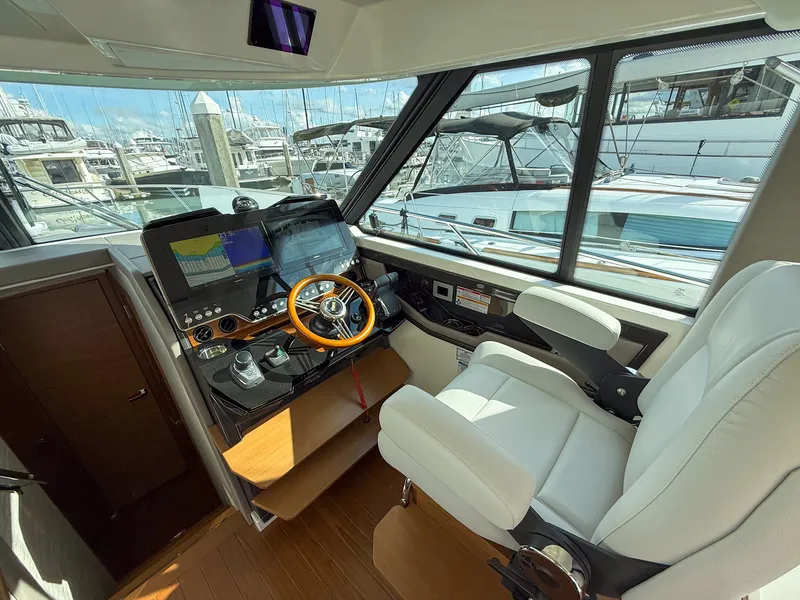 Slide: The Image of Tiara 43 LE 2026 - 38