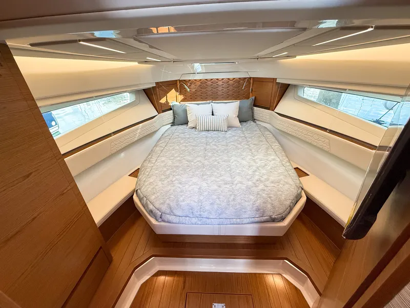 Slide: The Image of Tiara 43 LE 2026 - 48