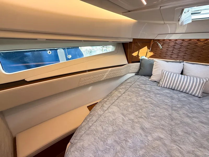 Slide: The Image of Tiara 43 LE 2026 - 50