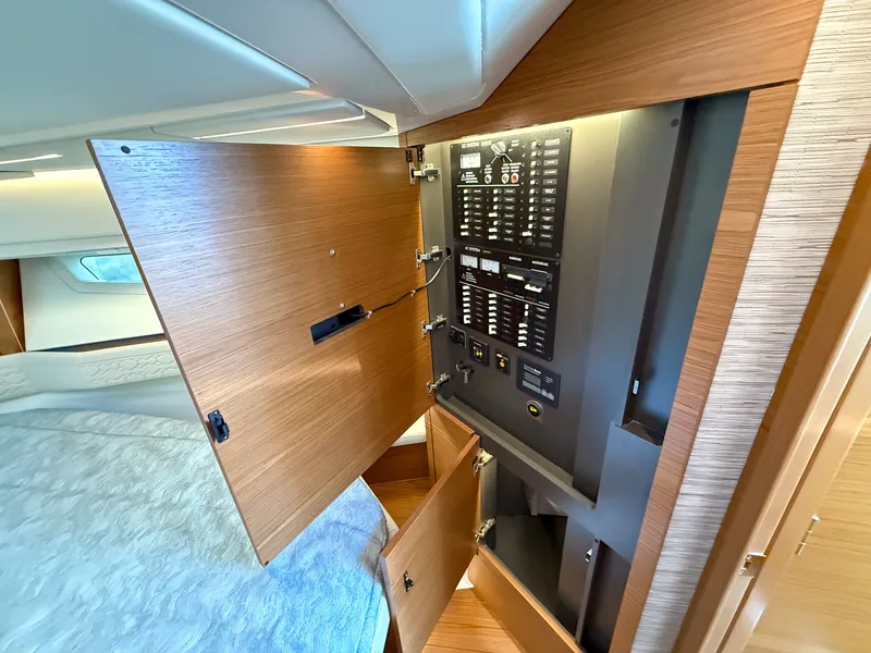 Slide: The Image of Tiara 43 LE 2026 - 52