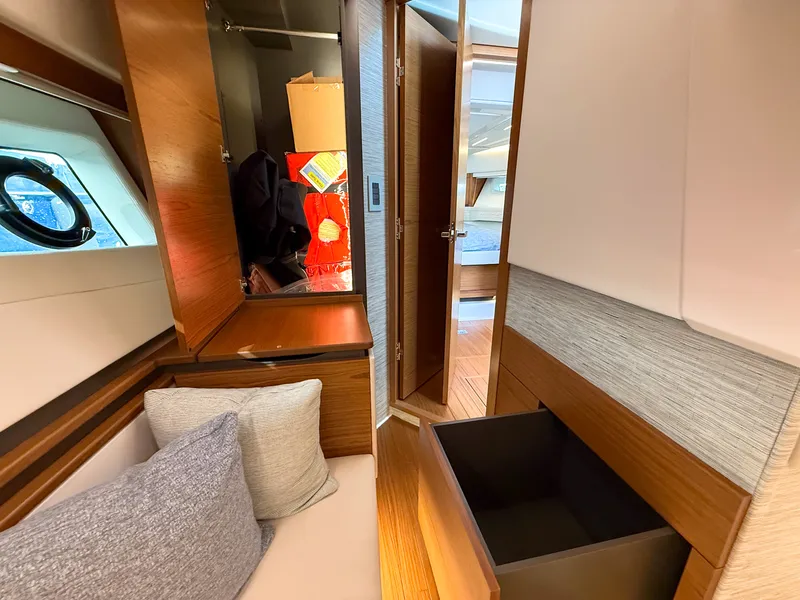 Slide: The Image of Tiara 43 LE 2026 - 57