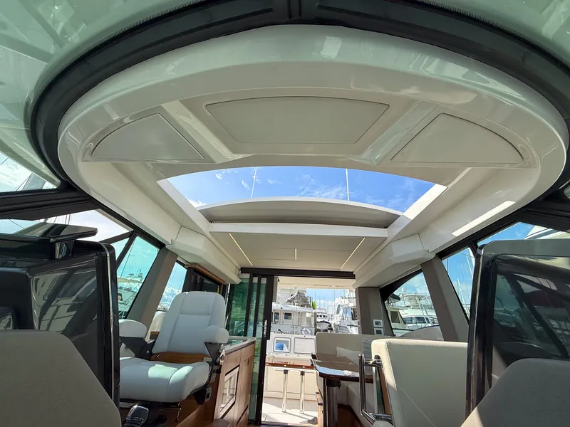 Slide: The Image of Tiara 43 LE 2026 - 60