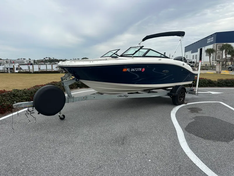 The Image of Sea Ray 19 SPX 2023 - 0