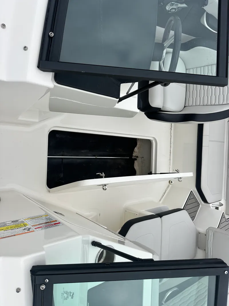 Slide: The Image of Sea Ray 19 SPX 2023 - 12