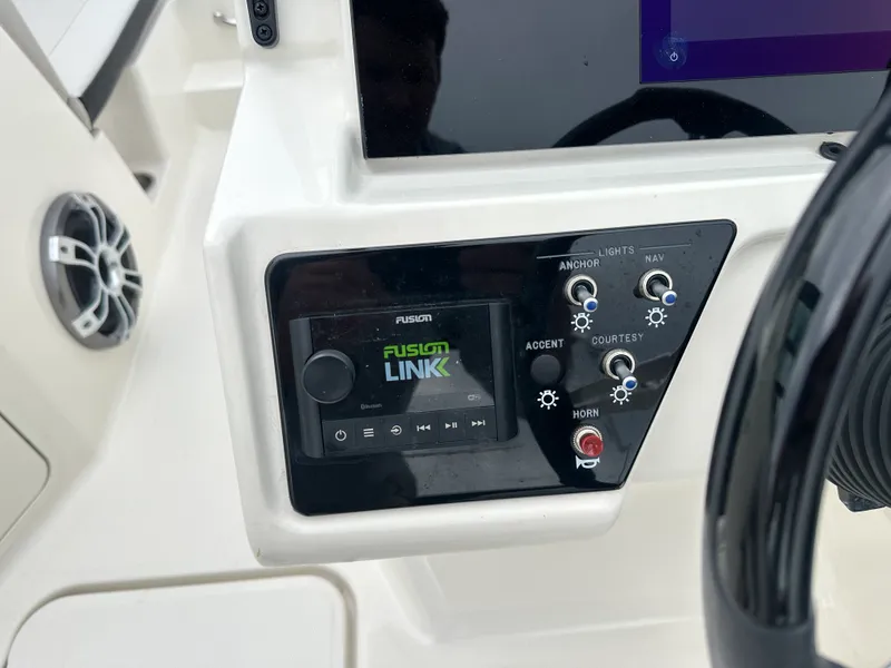 Slide: The Image of Sea Ray 19 SPX 2023 - 14