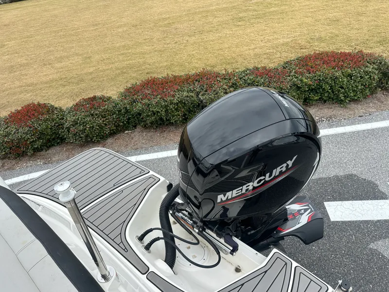 Slide: The Image of Sea Ray 19 SPX 2023 - 19