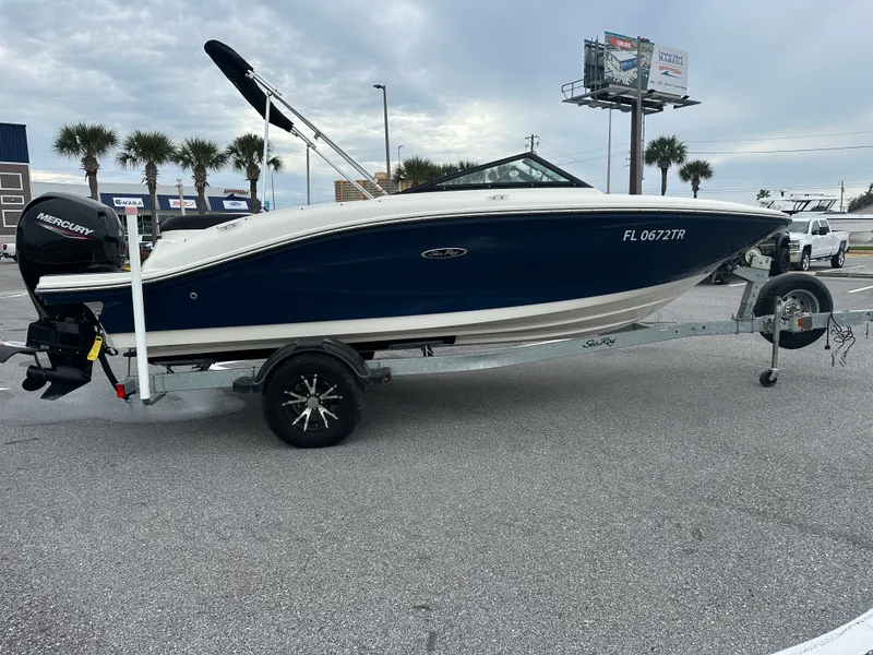 Slide: The Image of Sea Ray 19 SPX 2023 - 2