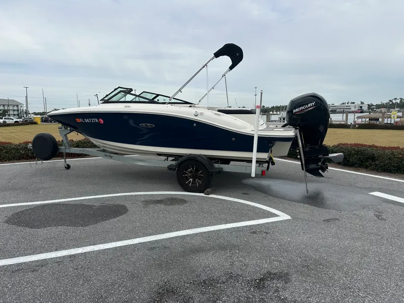 Slide: The Image of Sea Ray 19 SPX 2023 - 5