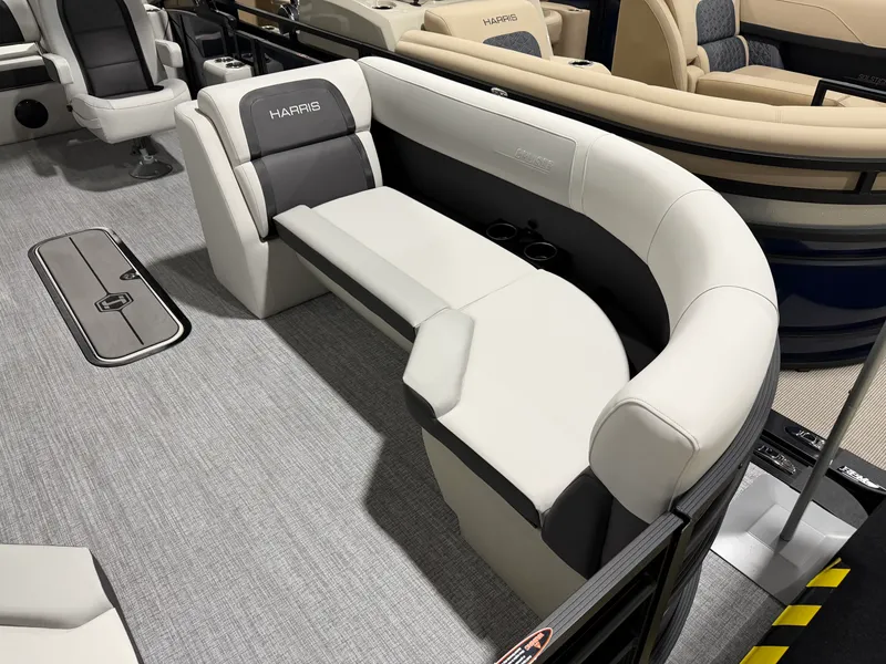 Slide: The Image of Harris Cruiser 230 2026 - 2