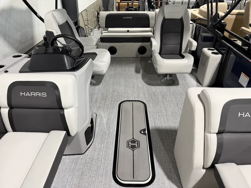 Slide: The Image of Harris Cruiser 230 2026 - 4